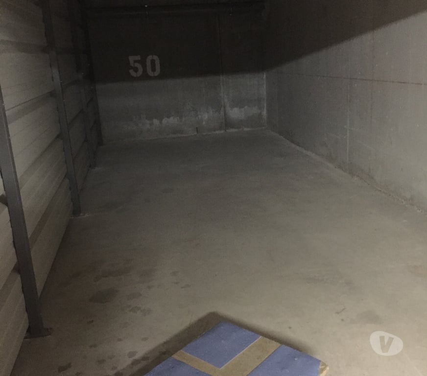 Parkings - Garages Bouches-du-Rhône Chateaurenard - 13160 - Photos Vivastreet Grand Garage Sécurisé
