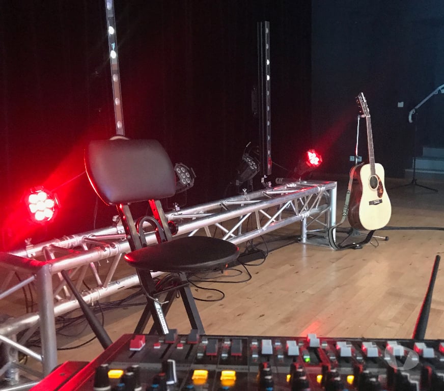 Organisations d'evènements Morbihan Vannes - 56000 - Photos Vivastreet chanteur musicien pour cocktail et bal sur vannes