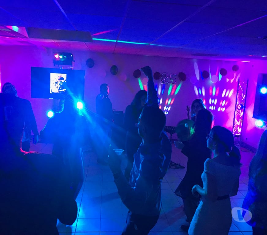 Organisations d'evènements Morbihan Vannes - 56000 - Photos Vivastreet chanteur musicien pour cocktail et bal sur vannes