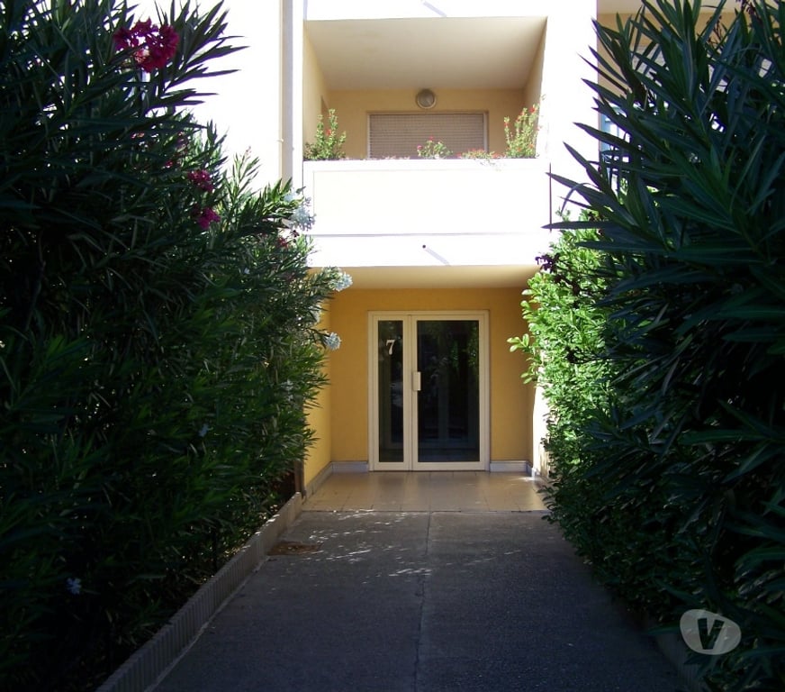 Appartement meublé Bouches-du-Rhône Aix en Provence - Photos Vivastreet T1 38 m2 avec jardin privatif de 40 m2+parking privatif+box
