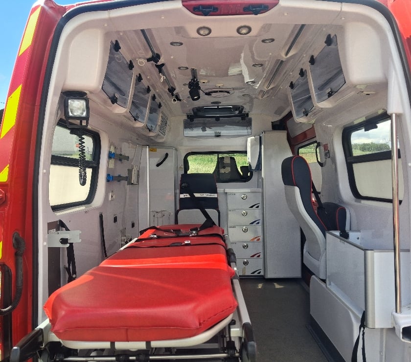 Véhicules commerciaux & utilitaires d'occasion Rhône Marennes - 69970 - Photos Vivastreet Master 2.3 dci Vasp ambulance équipée aménagé isolation
