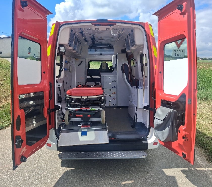 Véhicules commerciaux & utilitaires d'occasion Rhône Marennes - 69970 - Photos Vivastreet Master 2.3 dci Vasp ambulance équipée aménagé isolation