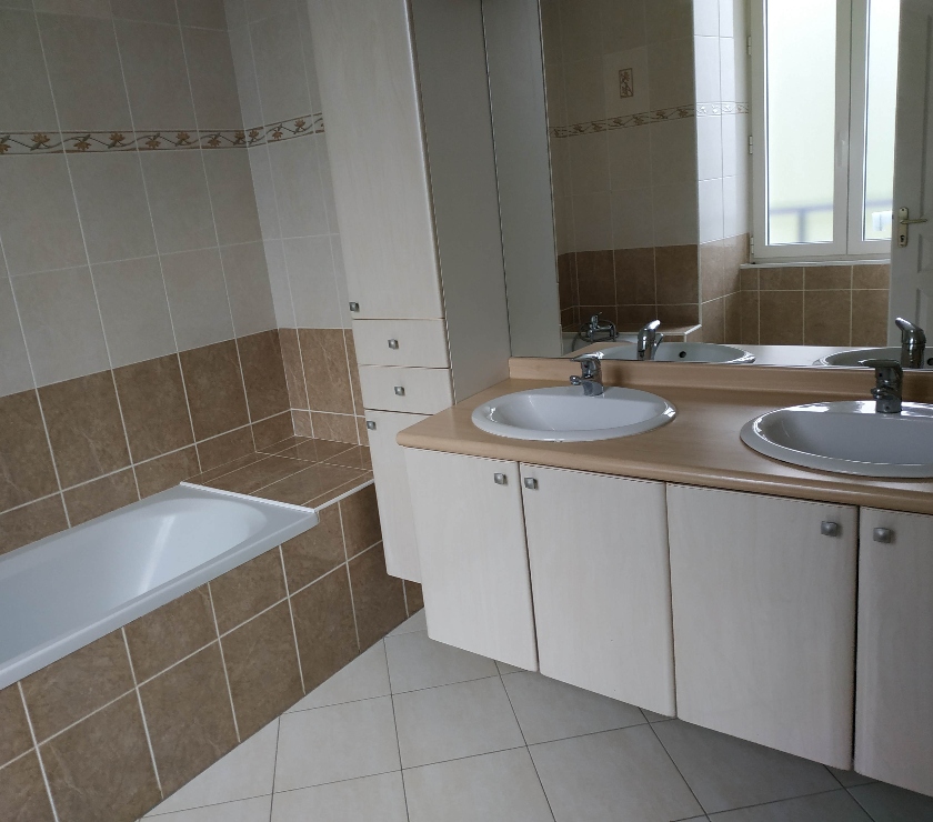 Location maison Isère Chirens - 38850 - Photos Vivastreet MAISON 137 m2 au calme