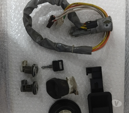 Pièces détachées auto St Vrain Essonne - Photos Vivastreet KIT SERRURES DE 205 GTI