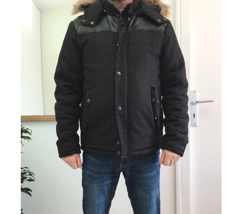 Vêtements occasion Nantes Nantes - Photos Vivastreet Parka noire homme Armand Thiery