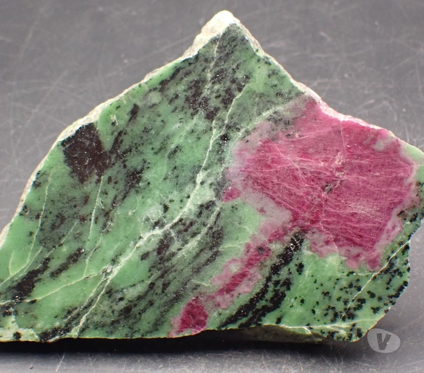 Collection Meurthe-et-Moselle Bertrichamps - 54120 - Photos Vivastreet Rubis , Zoïsite , Pargasite(Fluorescence rouge sous UV long