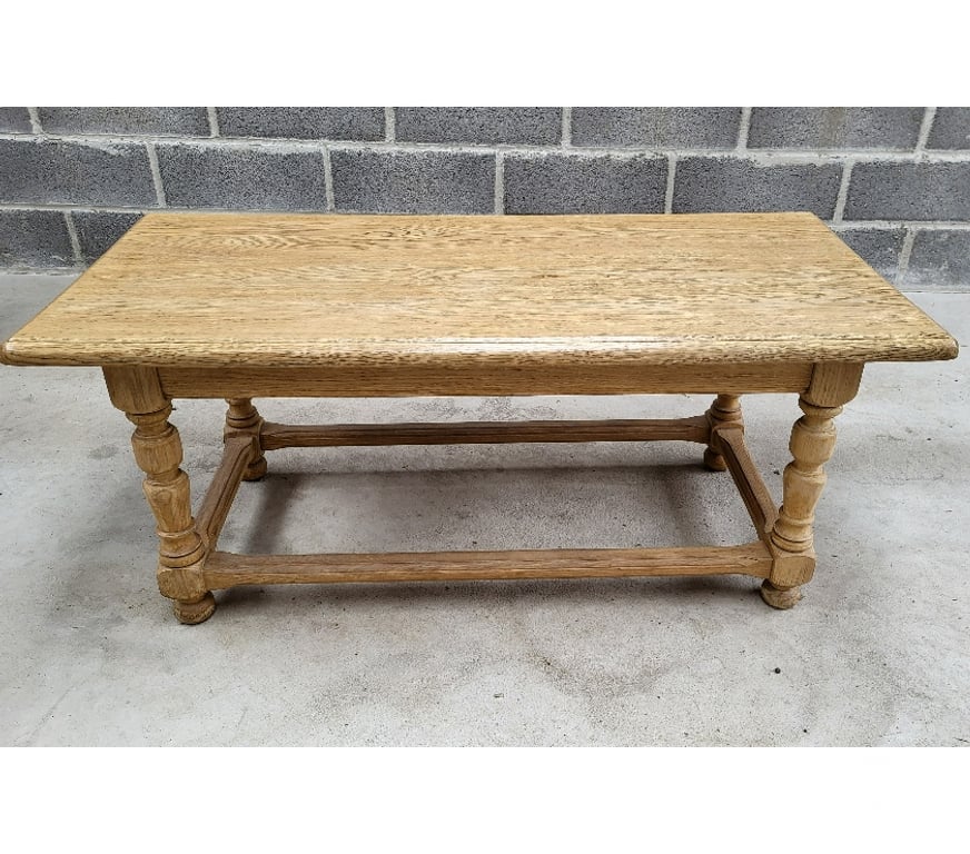 Ameublement & art de la table Pas-de-Calais Vimy - 62580 - Photos Vivastreet Belle table basse en bois massif – Authentique & robuste