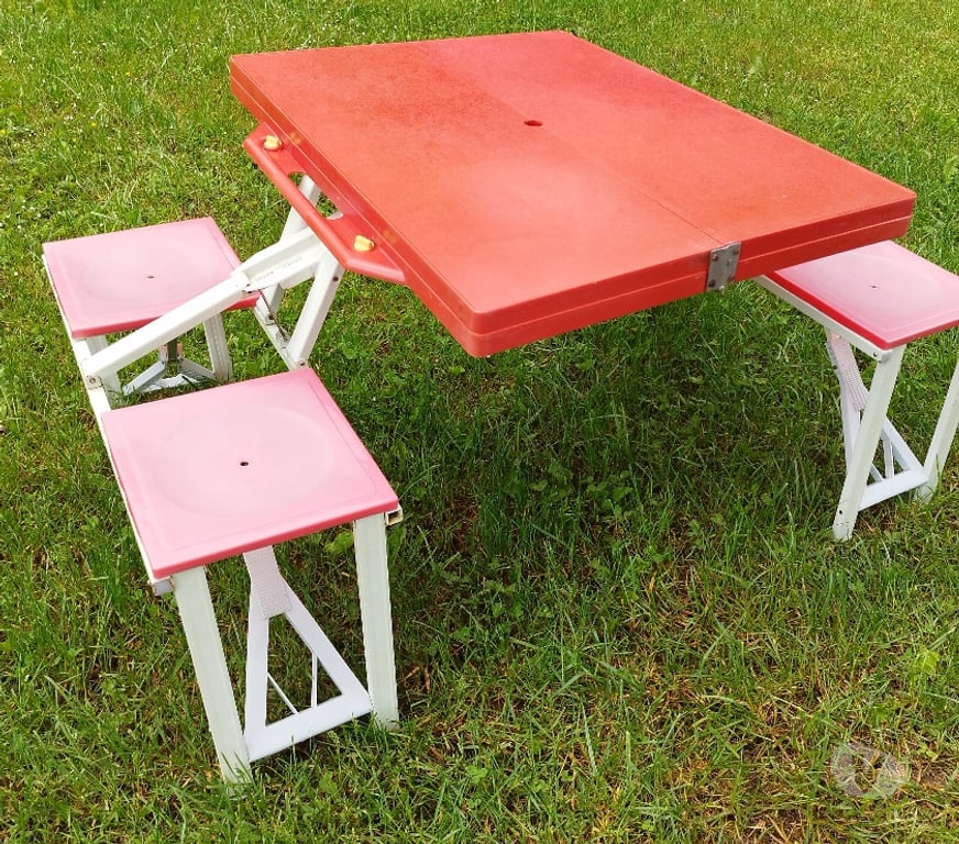 Equipements - Services Isère Paladru - 38850 - Photos Vivastreet Table de pique nique