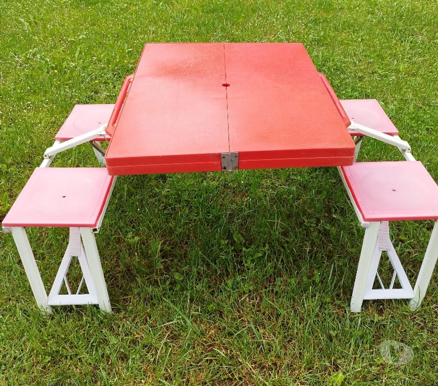 Equipements - Services Isère Paladru - 38850 - Photos Vivastreet Table de pique nique