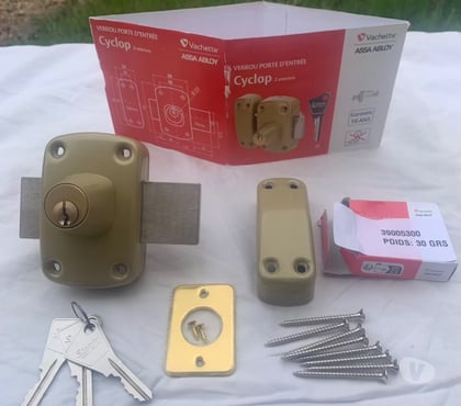 Bricolage - Jardin - Outillage Bievres Essonne - Photos Vivastreet Verrou cylindre Vachette Cyclop L 40 mm neuf
