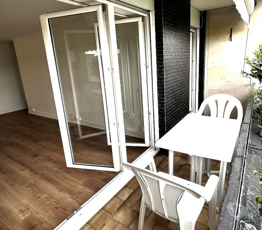 Appartements à vendre Yvelines Chatou - 78400 - Photos Vivastreet 3 pièces 82 m² Chatou Balcon Parking vue jardin 465.000€