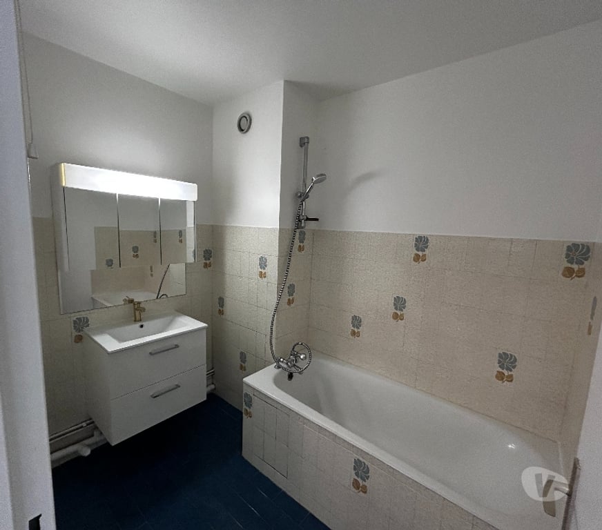Appartements à vendre Yvelines Chatou - 78400 - Photos Vivastreet 3 pièces 82 m² Chatou Balcon Parking vue jardin 465.000€