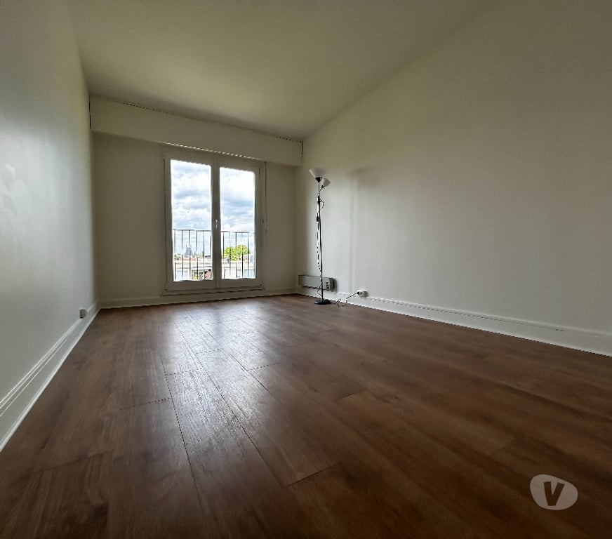 Appartements à vendre Yvelines Chatou - 78400 - Photos Vivastreet 3 pièces 82 m² Chatou Balcon Parking vue jardin 465.000€