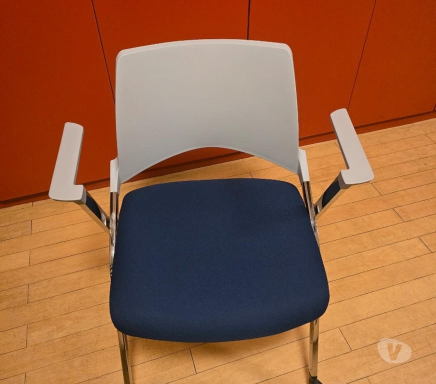 Matériaux Paris Paris 13ème ardt - 75013 - Photos Vivastreet Lot de 10 bureaux + 10 chaises en très bon état