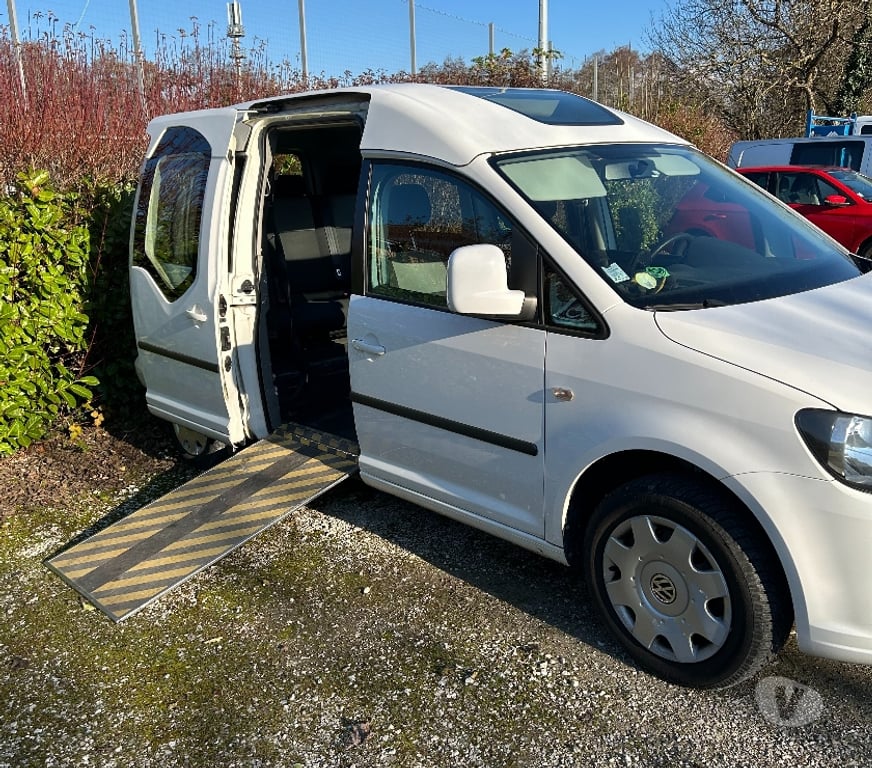 Voiture d'occasion Haute-Savoie Poisy - 74330 - Photos Vivastreet VW Maxi Caddy 2.0 TDI Trendline TPMR pour fauteuil roulant