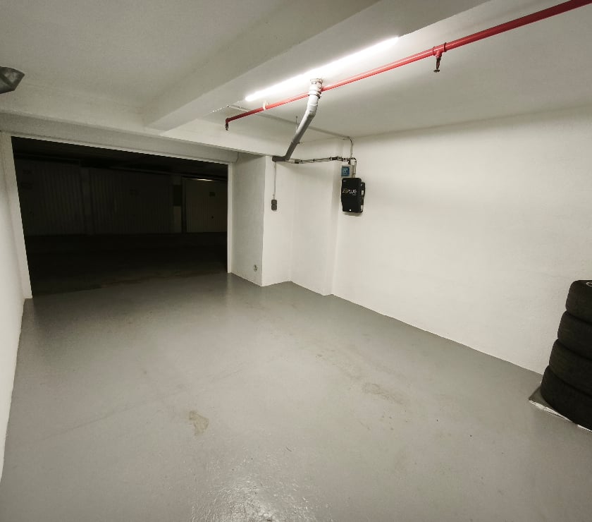 Location parking & garage Juan les Pins Alpes-Maritimes - Photos Vivastreet GARAGE ENTREPOT A LOUER – JUAN CAP D’ANTIBES