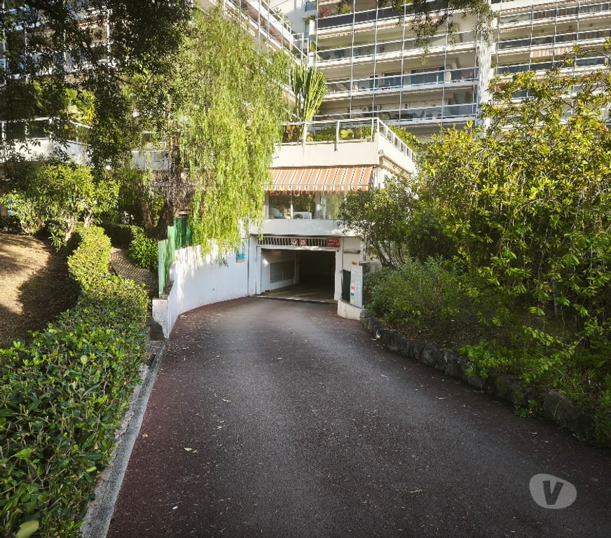 Parkings - Garages Alpes-Maritimes Juan les Pins - 06160 - Photos Vivastreet GARAGE ENTREPOT A LOUER – JUAN CAP D’ANTIBES