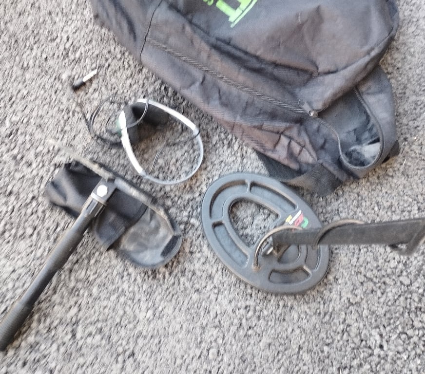 Matériel de sport Haute-Savoie Epagny - 74330 - Photos Vivastreet Detecteur de métaux Garrett ace 150 avec casque pioche sac