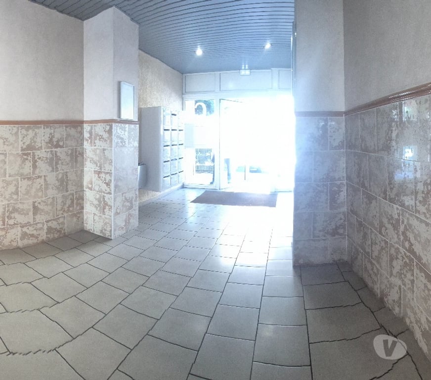 Appartements à vendre Bouches-du-Rhône Aubagne - 13400 - Photos Vivastreet Particulier vend studio libre à Aubagne -agence s'abstenir-