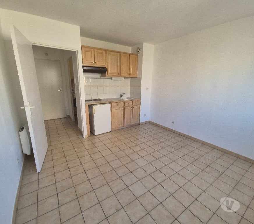 Appartements à vendre Bouches-du-Rhône Aubagne - 13400 - Photos Vivastreet Particulier vend studio libre à Aubagne -agence s'abstenir-