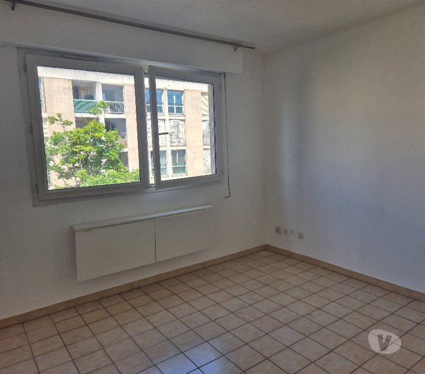 Appartements à vendre Bouches-du-Rhône Aubagne - 13400 - Photos Vivastreet Particulier vend studio libre à Aubagne -agence s'abstenir-
