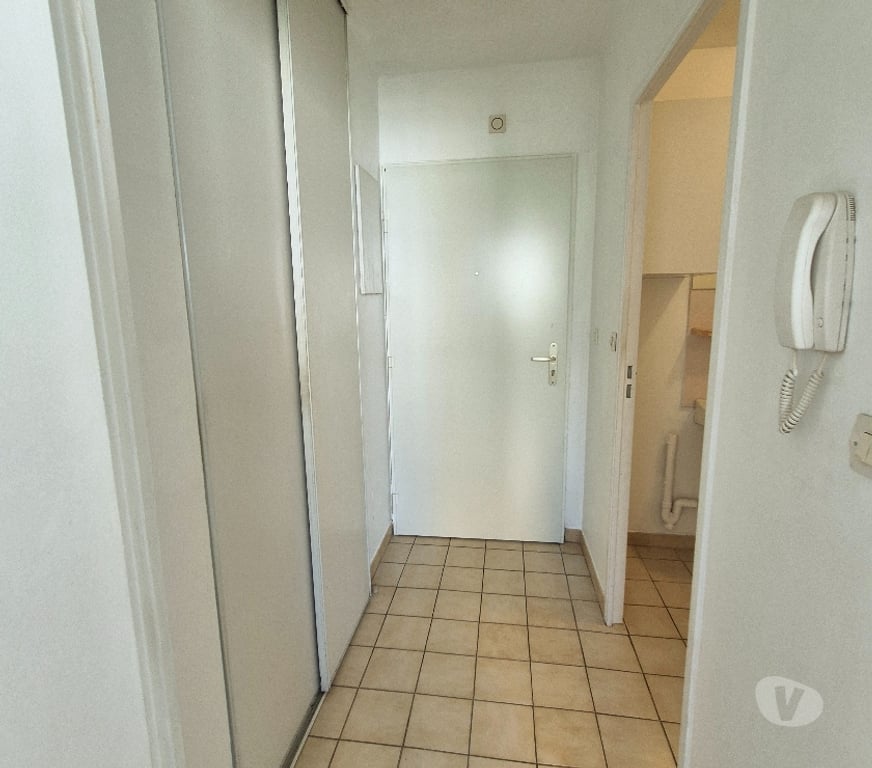 Appartements à vendre Bouches-du-Rhône Aubagne - 13400 - Photos Vivastreet Particulier vend studio libre à Aubagne -agence s'abstenir-