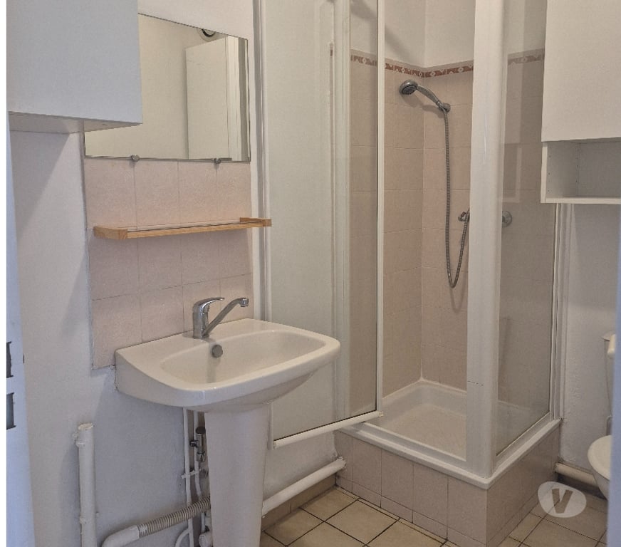Appartements à vendre Bouches-du-Rhône Aubagne - 13400 - Photos Vivastreet Particulier vend studio libre à Aubagne -agence s'abstenir-