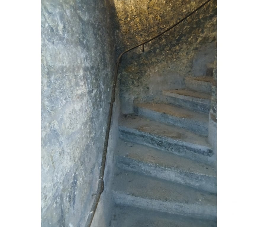 Vente Parking Paris Paris 9ème ardt - 75009 - Photos Vivastreet Cave 3.5 m2 Place de Clichy Liège : rare !
