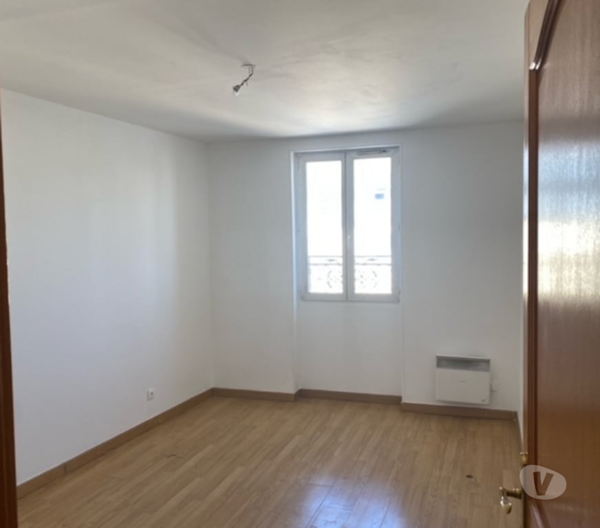 Location appartement Seine-Saint-Denis St Denis - 93200 - Photos Vivastreet A Louer Appartement F2-53M2env.