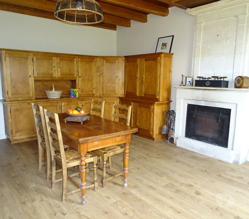 Vente Maison Charente-Maritime Tonnay Boutonne - 17380 - Photos Vivastreet Spacieuse maison charentaise à Tonnay-Boutonne .