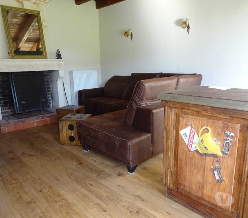 Vente Maison Charente-Maritime Tonnay Boutonne - 17380 - Photos Vivastreet Spacieuse maison charentaise à Tonnay-Boutonne .