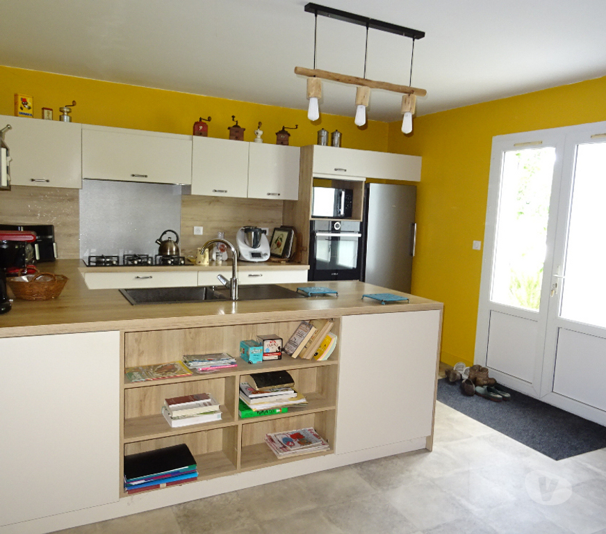 Vente Maison Charente-Maritime Tonnay Boutonne - 17380 - Photos Vivastreet Spacieuse maison charentaise à Tonnay-Boutonne .