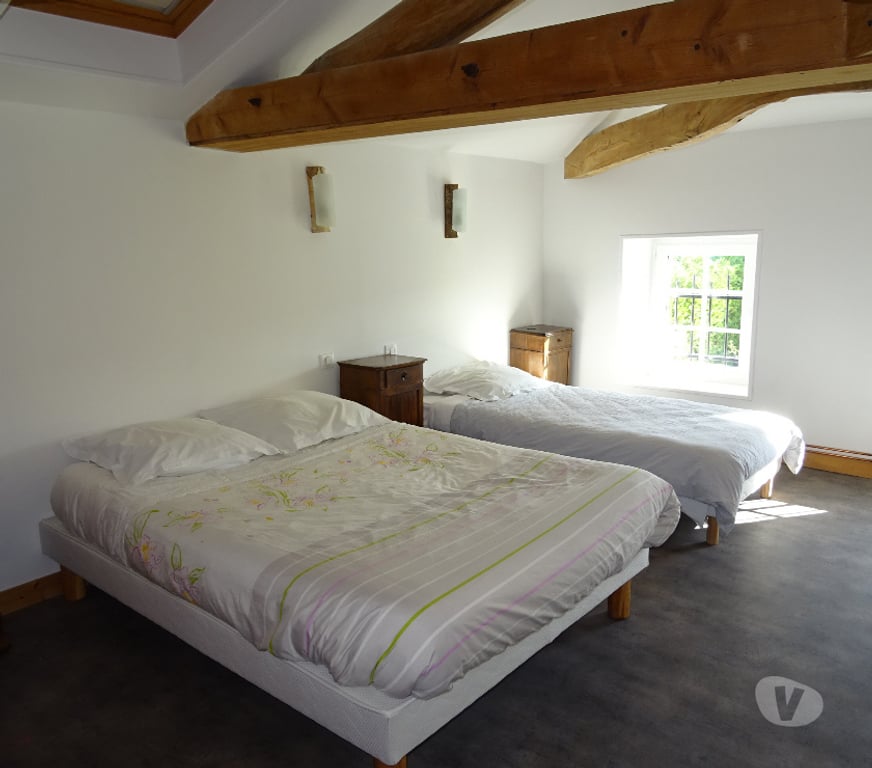 Vente Maison Charente-Maritime Tonnay Boutonne - 17380 - Photos Vivastreet Spacieuse maison charentaise à Tonnay-Boutonne .