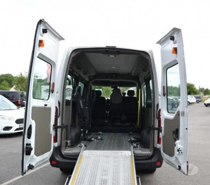 Véhicules commerciaux & utilitaires d'occasion Ille-et-Vilaine Domalain - 35680 - Photos Vivastreet Renault Master III COMBI F3500 L2H2 2.3 DCI 135CH 7CV TPMR