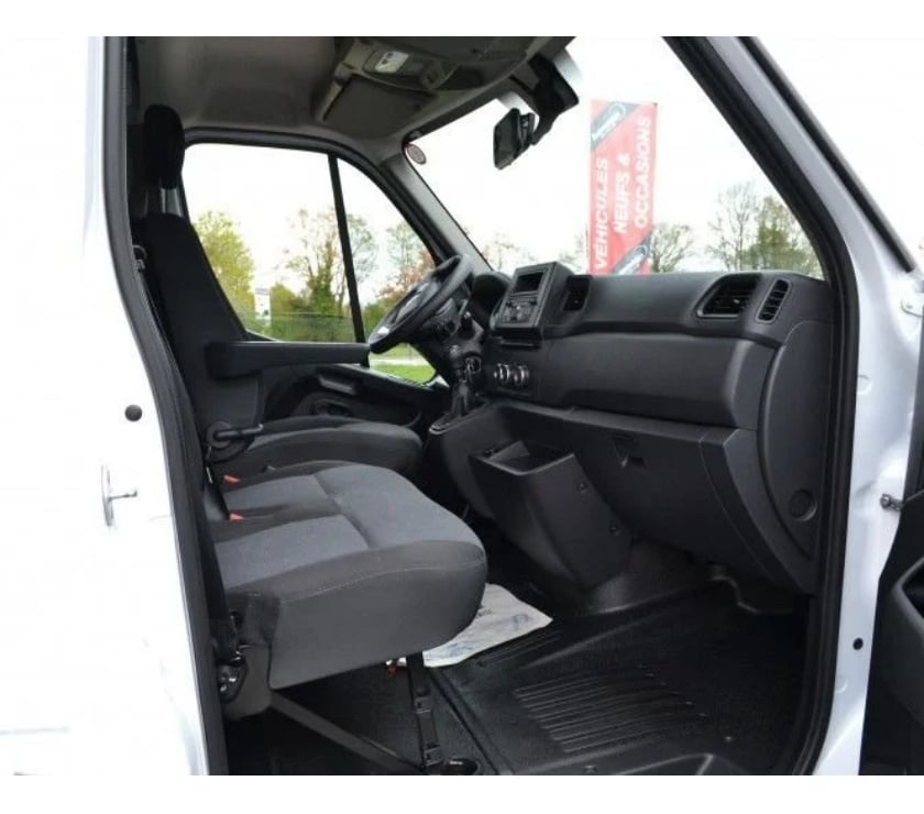 Véhicules commerciaux & utilitaires d'occasion Ille-et-Vilaine Domalain - 35680 - Photos Vivastreet Renault Master III CCB F3500 L3 2.3 BLUE DCI 145CH CONFORT