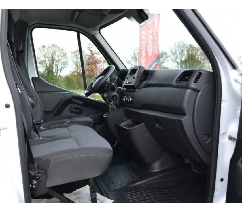 Véhicules commerciaux & utilitaires d'occasion Ille-et-Vilaine Domalain - 35680 - Photos Vivastreet Renault Master III FG F3300 L2H2 2.3 BLUE DCI 135CH CONFORT