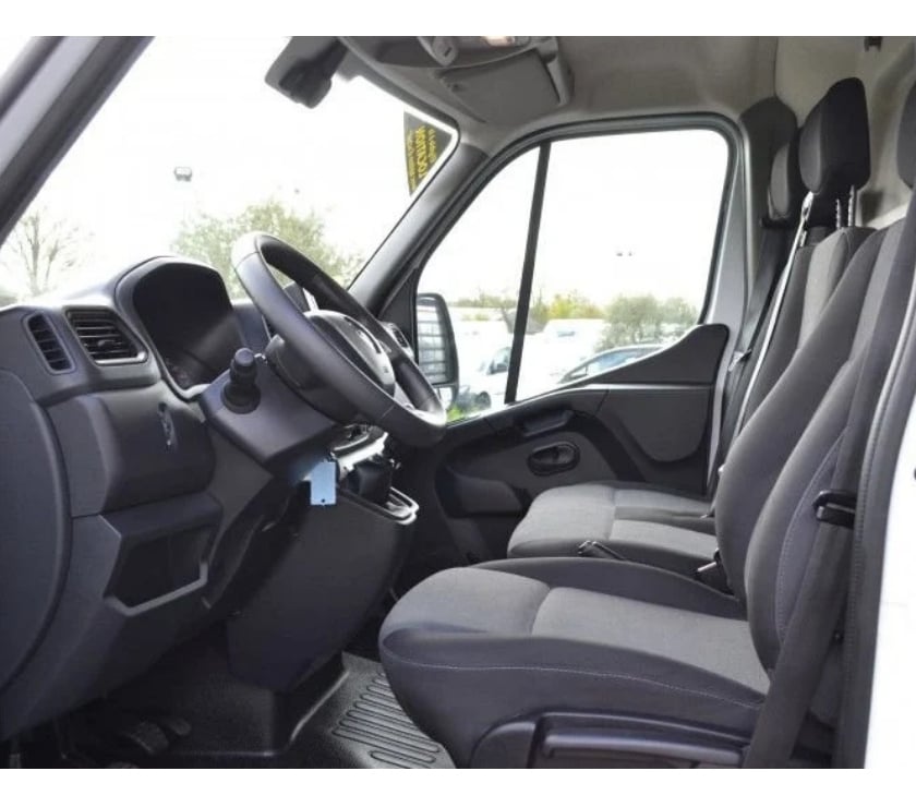 Véhicules commerciaux & utilitaires d'occasion Ille-et-Vilaine Domalain - 35680 - Photos Vivastreet Renault Master III FG F3300 L2H2 2.3 BLUE DCI 135CH CONFORT