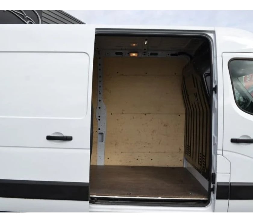 Véhicules commerciaux & utilitaires d'occasion Ille-et-Vilaine Domalain - 35680 - Photos Vivastreet Renault Master III FG F3300 L2H2 2.3 BLUE DCI 135CH CONFORT