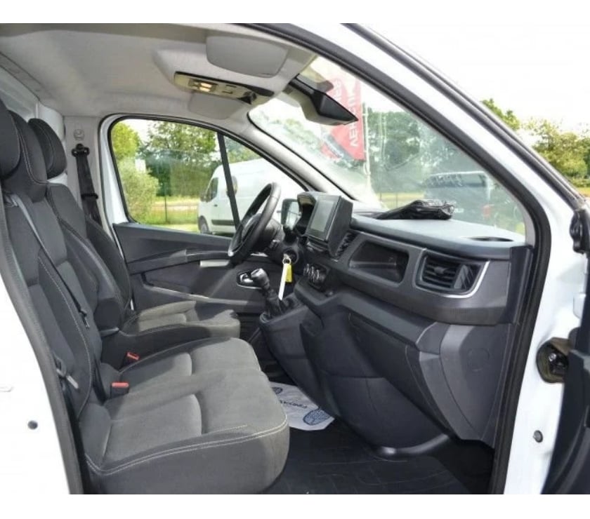 Véhicules commerciaux & utilitaires d'occasion Ille-et-Vilaine Domalain - 35680 - Photos Vivastreet Renault TRAFIC III FG L1H1 2T8 2.0 BLUE DCI 130CH GRAND