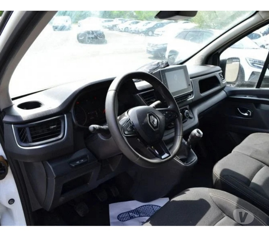 Véhicules commerciaux & utilitaires d'occasion Ille-et-Vilaine Domalain - 35680 - Photos Vivastreet Renault TRAFIC III FG L1H1 2T8 2.0 BLUE DCI 130CH GRAND