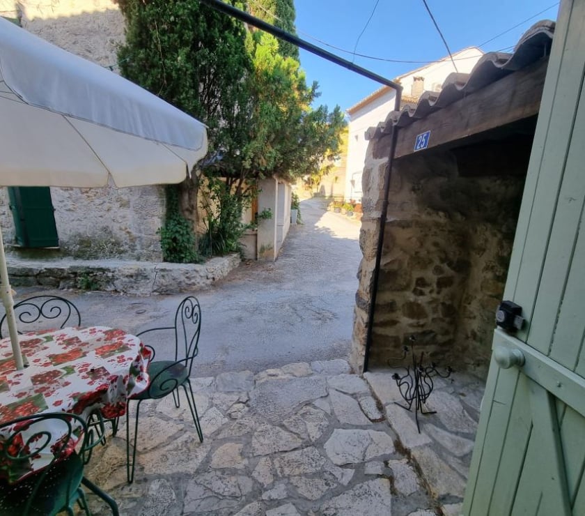 location saisonniere Var Lorgues - 83510 - Photos Vivastreet Provence : maison en hameau chaloureux avec clim