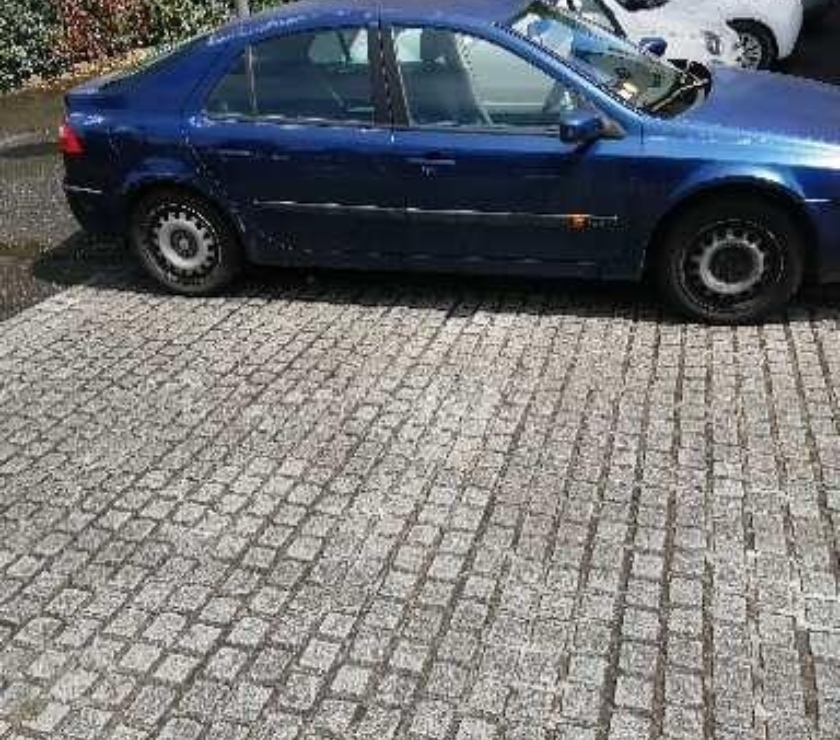 Voiture d'occasion Pyrénées-Atlantiques Billere - 64140 - Photos Vivastreet Vend Renault laguna essence 16v année 2001 essence 95