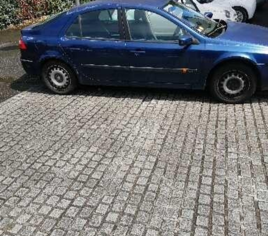Voiture d'occasion Pyrénées-Atlantiques Billere - 64140 - Photos Vivastreet Vend Renault laguna essence 16v année 2001 essence 95