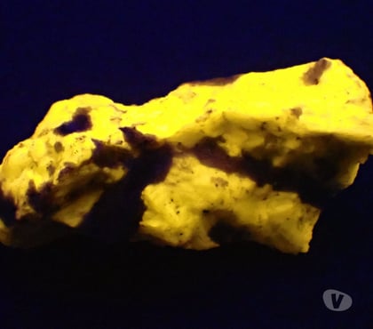 Collections Bertrichamps Meurthe-et-Moselle - Photos Vivastreet Scapolite ( vive fluorescence sous UV longs Québec