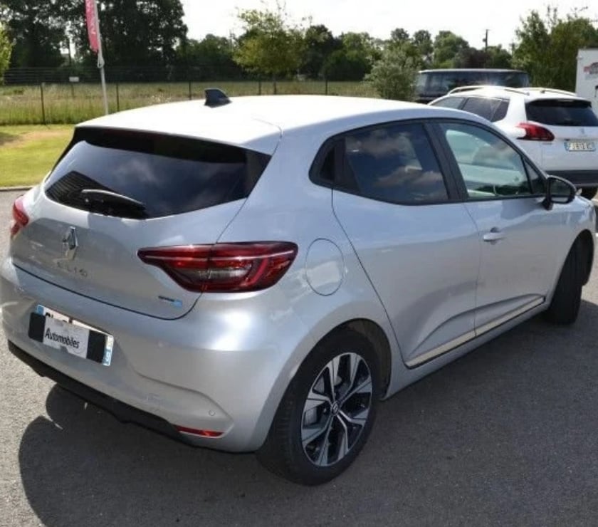 Voiture d'occasion Ille-et-Vilaine Domalain - 35680 - Photos Vivastreet Renault Clio V 1.6 E-TECH 145CH FULL HYBRID EVOLUTION