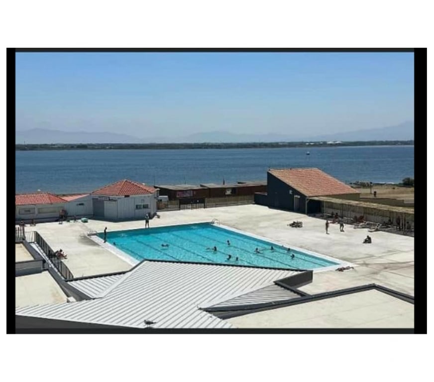 location saisonniere Pyrénées-Orientales Le Barcares - 66420 - Photos Vivastreet Beau T2 Traversant rez vue directe à 180° sur l'eau