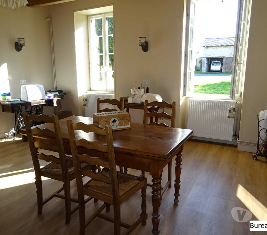 Vente Maison Charente-Maritime Tonnay Boutonne - 17380 - Photos Vivastreet Maison de caractère rénovée, 295 m², 5 chambres