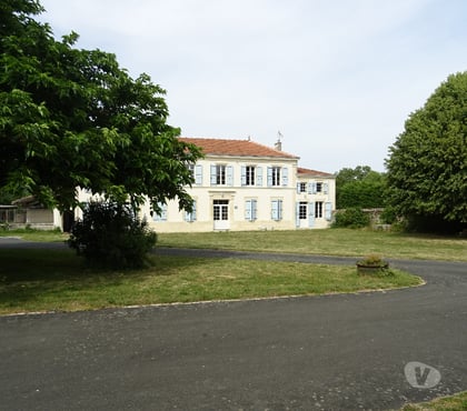Achat maison Tonnay Boutonne Charente-Maritime - Photos Vivastreet Maison de caractère rénovée, 295 m², 5 chambres