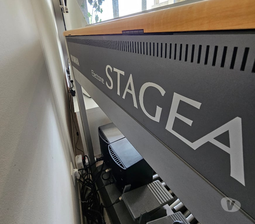 Instruments de musique Ain Gex - 01170 - Photos Vivastreet Vends Yamaha STAGEA ELS-02X — Modèle professionnel
