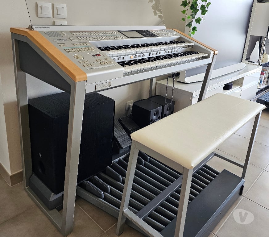 Instruments de musique Ain Gex - 01170 - Photos Vivastreet Vends Yamaha STAGEA ELS-02X — Modèle professionnel